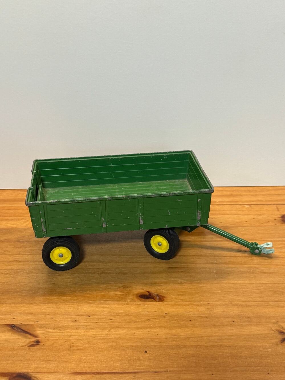 Vintage ERTL Farm Wagon Trailer Green Yellow Metal Toy USA STK 479